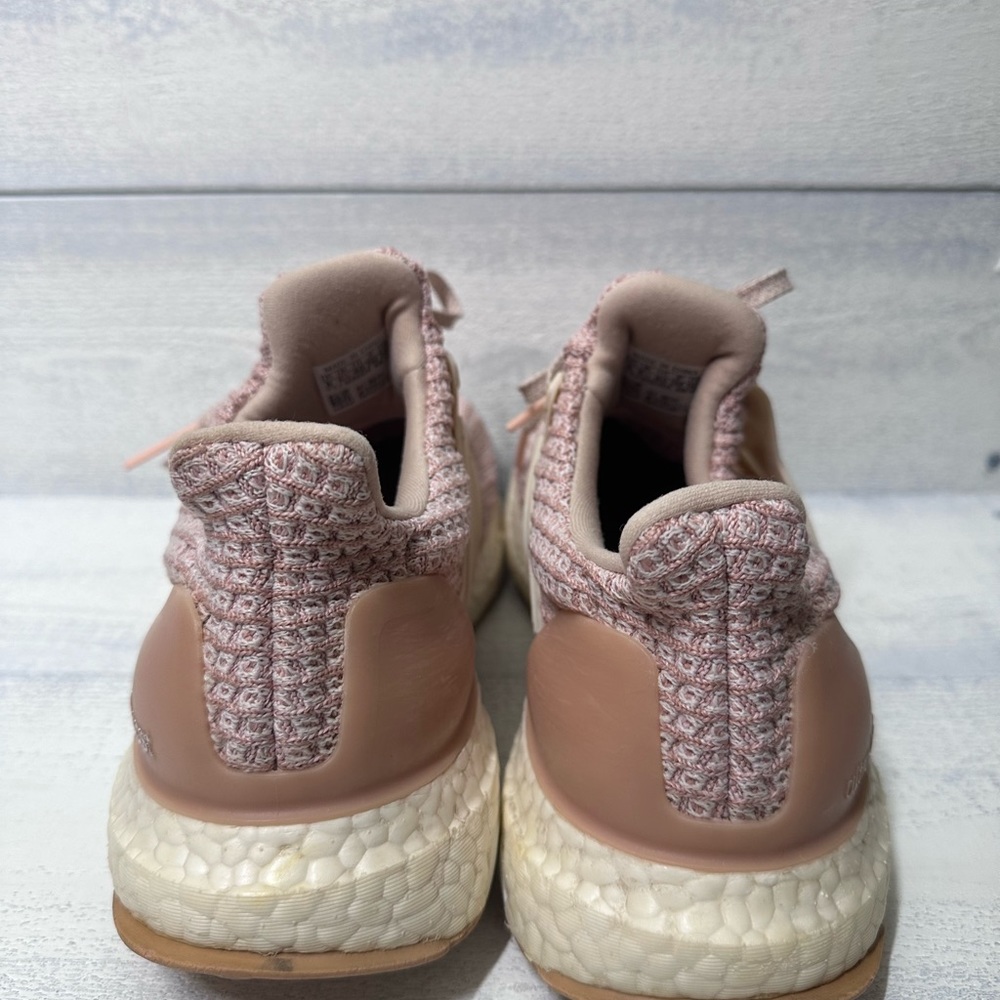 Size 8 Adidas Ultra Boost - Picture 2 of 6